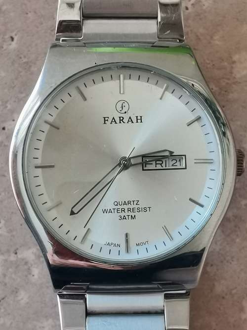 FARAH MENS DAY/DATE STAINLESS STEEL WATCH IN EXCELLENT WORKING CONDITION - VALUED @ R1500