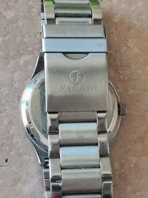 FARAH MENS DAY/DATE STAINLESS STEEL WATCH IN EXCELLENT WORKING CONDITION - VALUED @ R1500