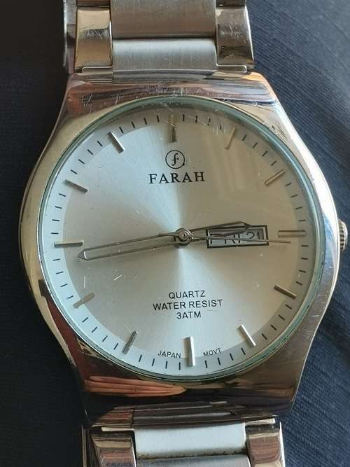 FARAH MENS DAY/DATE STAINLESS STEEL WATCH IN EXCELLENT WORKING CONDITION - VALUED @ R1500