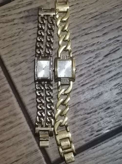 LADIES GOLD PLATED WATCH SET IN EXCELLENT WORKING CONDITION