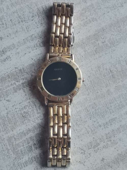 MENS GOLD PLATED SWISS MADE GUCCI WATCH VALUED @ R6000 IN EXCELLENT WORKING CONDITION