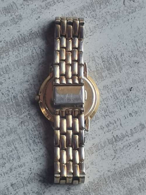 MENS GOLD PLATED SWISS MADE GUCCI WATCH VALUED @ R6000 IN EXCELLENT WORKING CONDITION