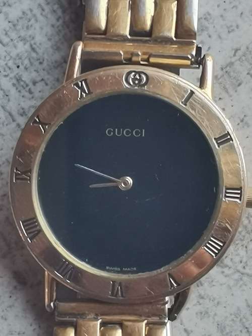 MENS GOLD PLATED SWISS MADE GUCCI WATCH VALUED @ R6000 IN EXCELLENT WORKING CONDITION