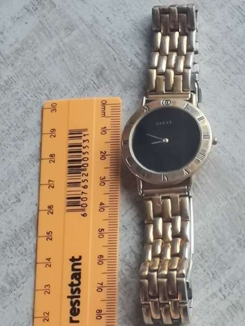 MENS GOLD PLATED SWISS MADE GUCCI WATCH VALUED @ R6000 IN EXCELLENT WORKING CONDITION