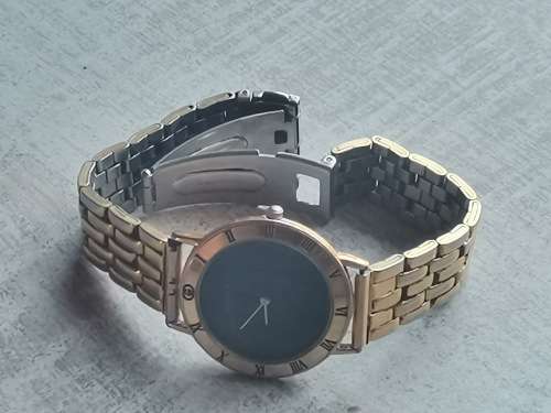 MENS GOLD PLATED SWISS MADE GUCCI WATCH VALUED @ R6000 IN EXCELLENT WORKING CONDITION