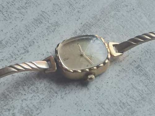 VINTAGE LADIES DELFIN EDOX GOLD PLATED QUARTZ WATCH IN EXCELLENT WORKING CONDITION