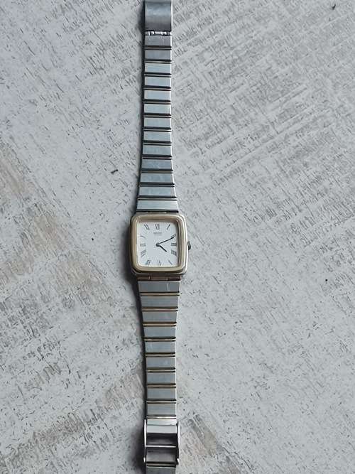 SEIKO LADIES 2 TONE WATCH IN EXCELLENT WORKING CONDITION VALUED @ R3000