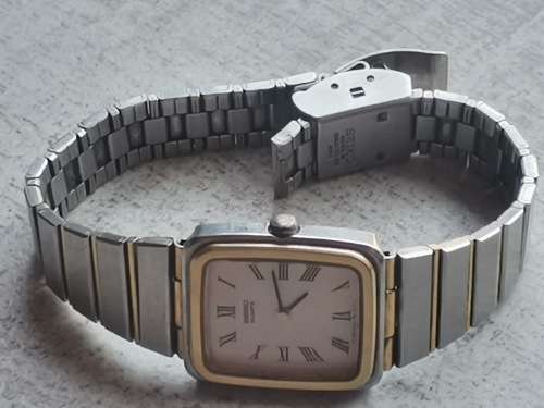 SEIKO LADIES 2 TONE WATCH IN EXCELLENT WORKING CONDITION VALUED @ R3000