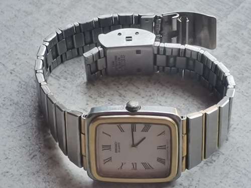 SEIKO LADIES 2 TONE WATCH IN EXCELLENT WORKING CONDITION VALUED @ R3000