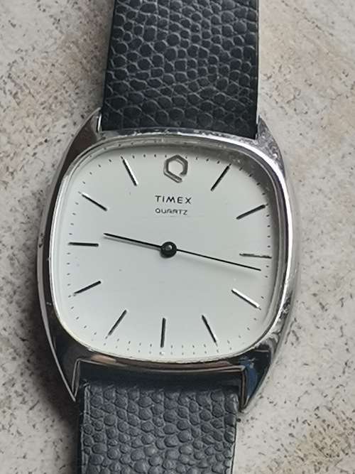 MENS VINTAGE TIMEX WATCH WORKS BUT LOSES TIME NEEDS SERVICE