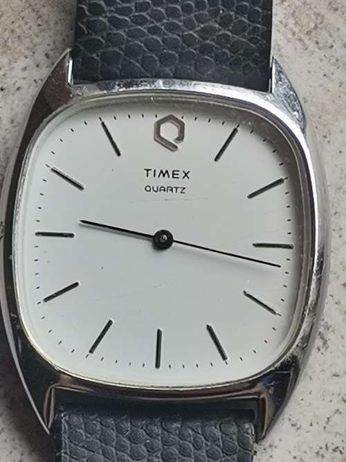MENS VINTAGE TIMEX WATCH WORKS BUT LOSES TIME NEEDS SERVICE