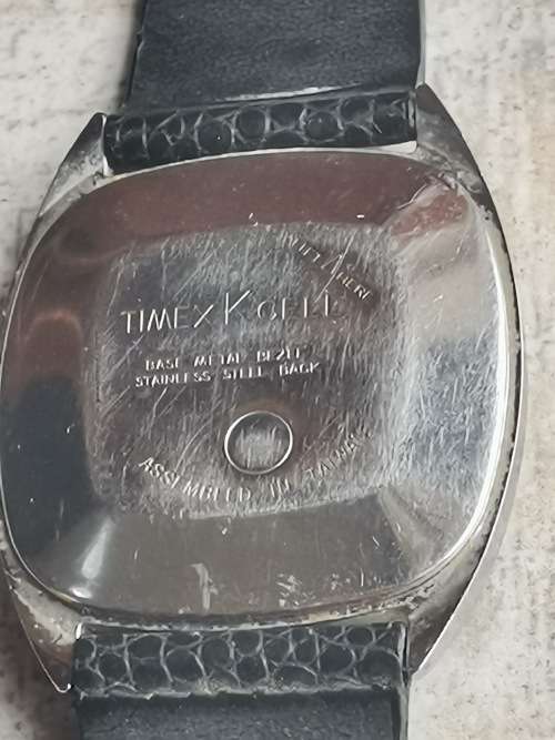 MENS VINTAGE TIMEX WATCH WORKS BUT LOSES TIME NEEDS SERVICE