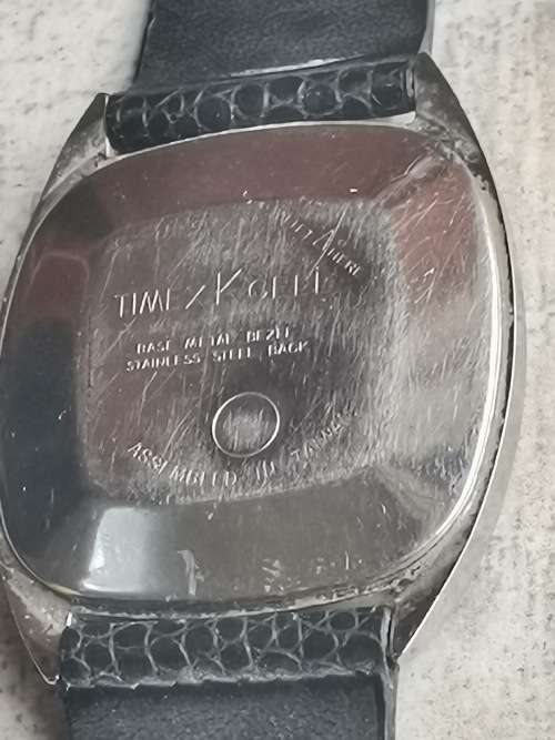 MENS VINTAGE TIMEX WATCH WORKS BUT LOSES TIME NEEDS SERVICE