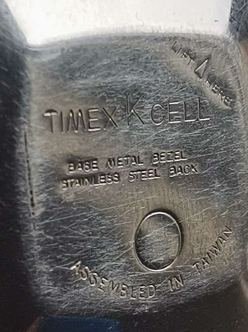 MENS VINTAGE TIMEX WATCH WORKS BUT LOSES TIME NEEDS SERVICE