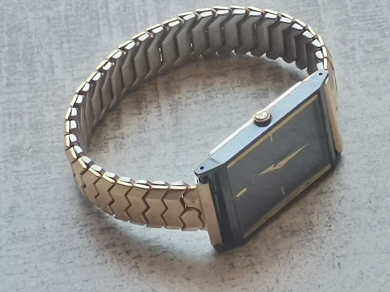 VINTAGE MENS PULSAR DRESS WATCH WITH GOLD PLATED SPIDEL STRAP