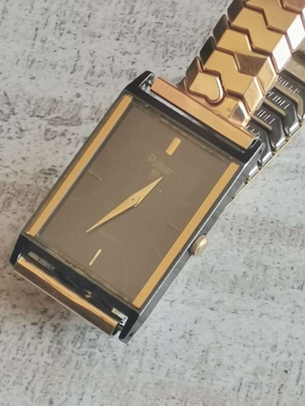 VINTAGE MENS PULSAR DRESS WATCH WITH GOLD PLATED SPIDEL STRAP