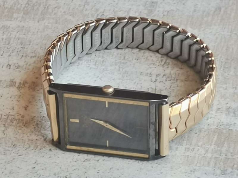VINTAGE MENS PULSAR DRESS WATCH WITH GOLD PLATED SPIDEL STRAP