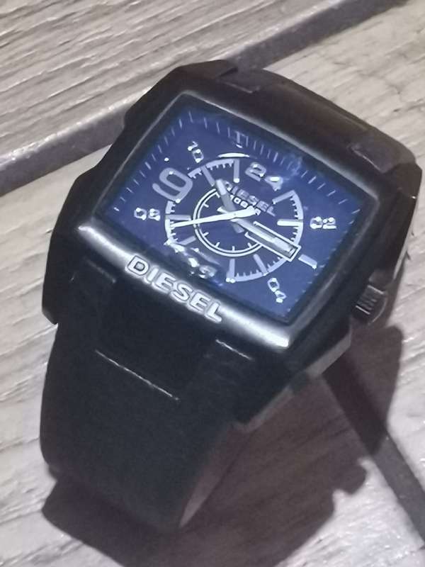 DIESEL MENS WATCH WITH DAY/DATE FUNCTION IN EXCELLENT WORKING CONDITION