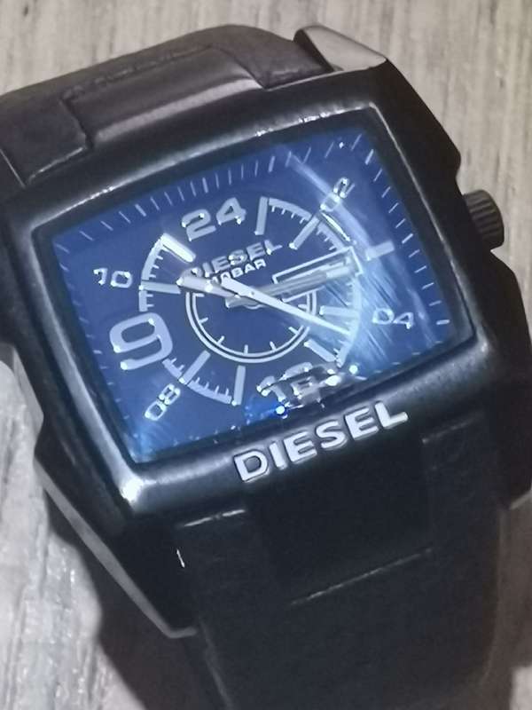 DIESEL MENS WATCH WITH DAY/DATE FUNCTION IN EXCELLENT WORKING CONDITION