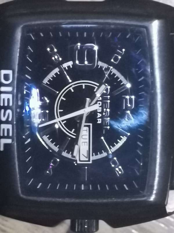 DIESEL MENS WATCH WITH DAY/DATE FUNCTION IN EXCELLENT WORKING CONDITION
