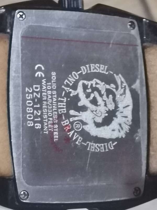 DIESEL MENS WATCH WITH DAY/DATE FUNCTION IN EXCELLENT WORKING CONDITION