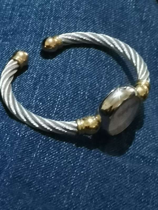UNIQUE AND STUNNING HONEY LADIES BANGLE WATCH IN EXCELLENT WORKING CONDITION