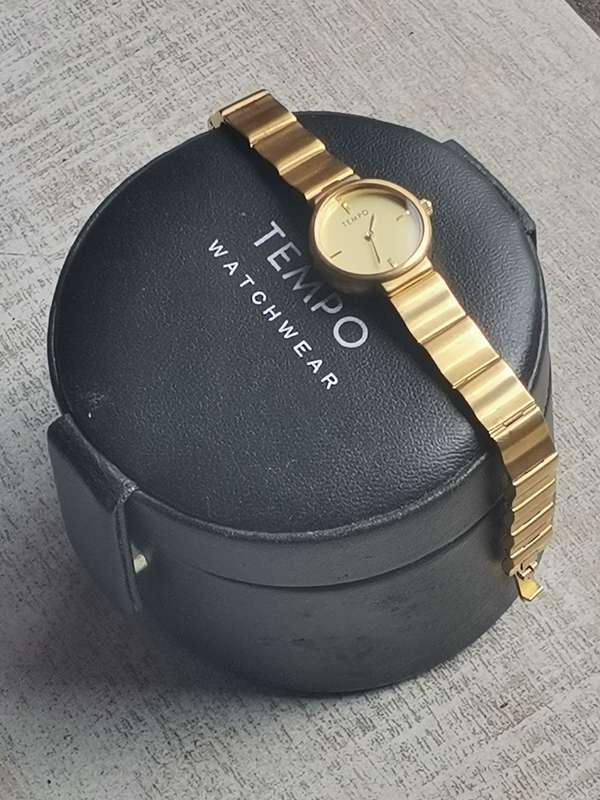 STUNNING TEMPO GOLD PLATED WATCH IN ORIGINAL DISPLAY BOX