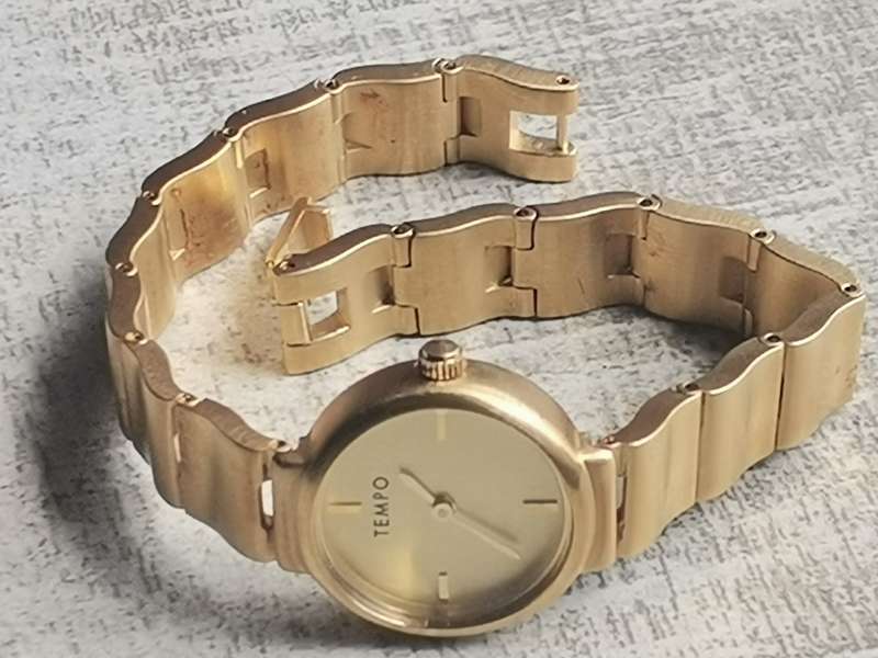 STUNNING TEMPO GOLD PLATED WATCH IN ORIGINAL DISPLAY BOX
