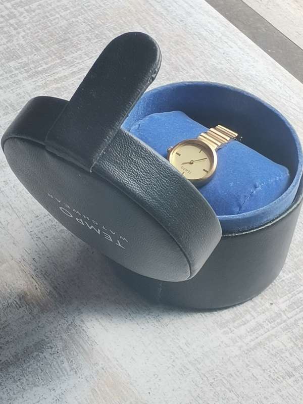 STUNNING TEMPO GOLD PLATED WATCH IN ORIGINAL DISPLAY BOX