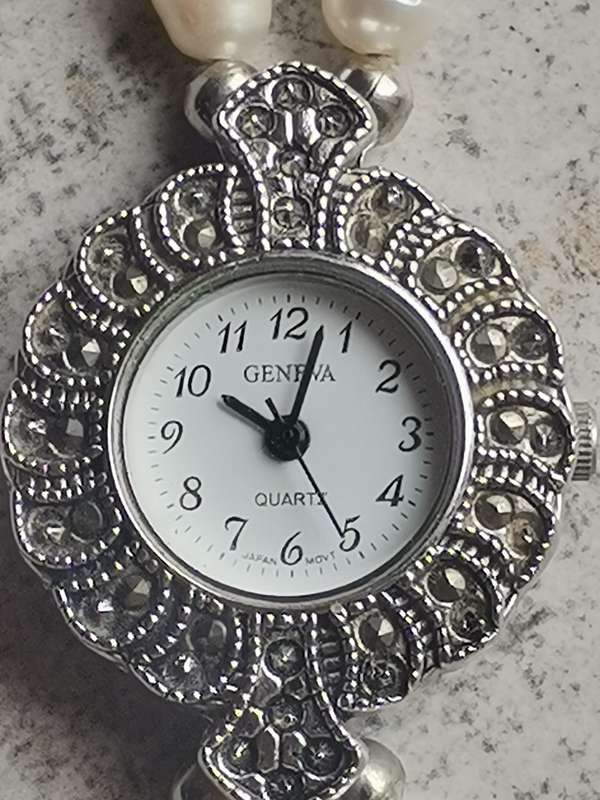 STUNNING GENEVE WATCH SET IN EXCELLENT WORKING CONDITION