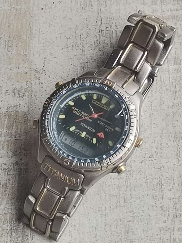 MENS CITIZEN ECO-DRIVE TITANIUM ANALOG/DIGITAL WATCH IN EXCELLENT WORKING CONDITION