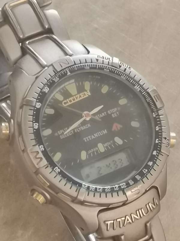 MENS CITIZEN ECO-DRIVE TITANIUM ANALOG/DIGITAL WATCH IN EXCELLENT WORKING CONDITION