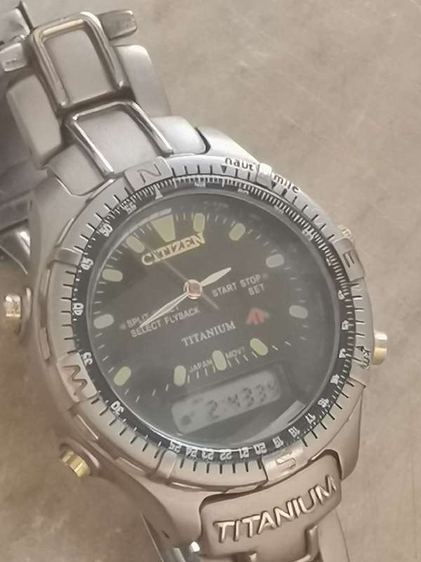 MENS CITIZEN ECO-DRIVE TITANIUM ANALOG/DIGITAL WATCH IN EXCELLENT WORKING CONDITION