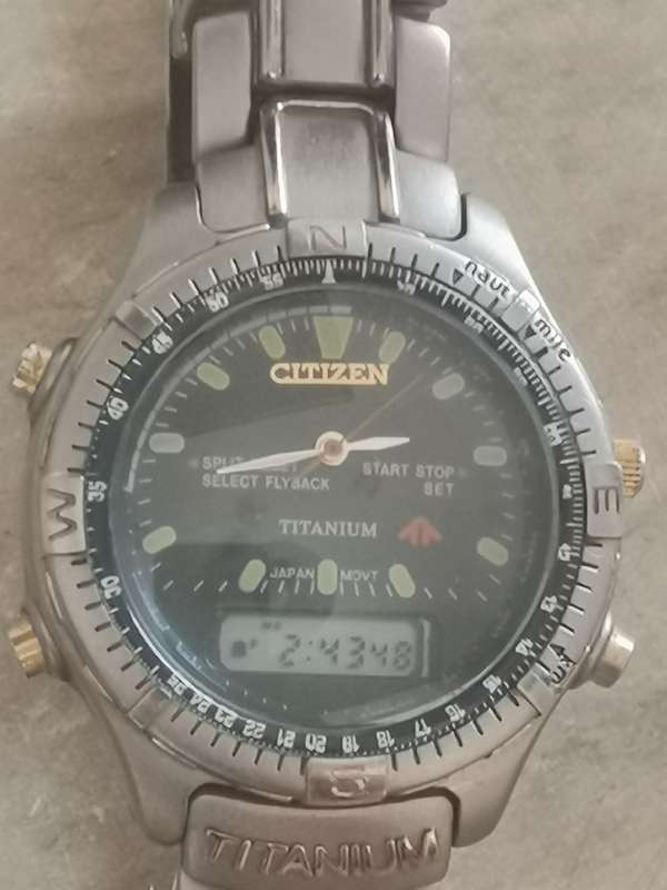 MENS CITIZEN ECO-DRIVE TITANIUM ANALOG/DIGITAL WATCH IN EXCELLENT WORKING CONDITION