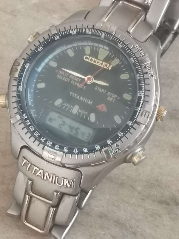 MENS CITIZEN ECO-DRIVE TITANIUM ANALOG/DIGITAL WATCH IN EXCELLENT WORKING CONDITION