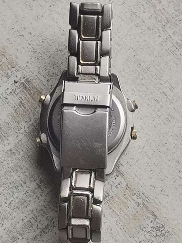 MENS CITIZEN ECO-DRIVE TITANIUM ANALOG/DIGITAL WATCH IN EXCELLENT WORKING CONDITION
