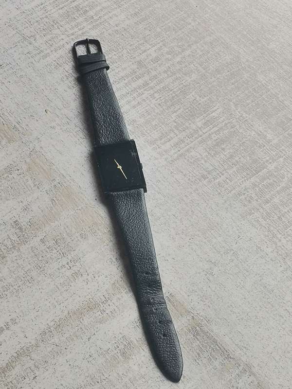 AVANTI ALL BLACK QUARTZ WATCH WITH ORIGINAL DISPLAY CASE IN EXCELLENT WORKING CONDITION