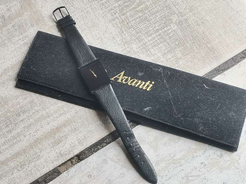 AVANTI ALL BLACK QUARTZ WATCH WITH ORIGINAL DISPLAY CASE IN EXCELLENT WORKING CONDITION