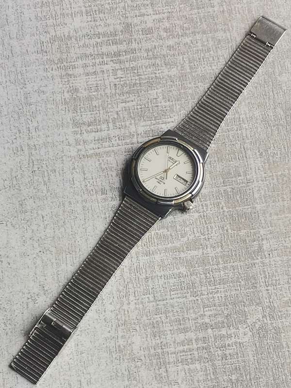 MENS SEIKO SQ3 150M WATER RESIST SPORTS WATCH WITH DAY/DATE FUNCTION IN EXCELLENT WORKING CONDITION