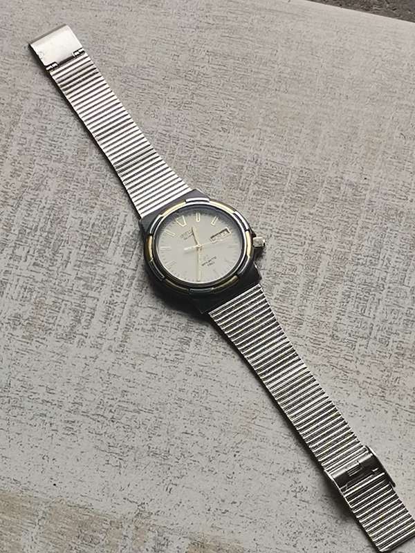 MENS SEIKO SQ3 150M WATER RESIST SPORTS WATCH WITH DAY/DATE FUNCTION IN EXCELLENT WORKING CONDITION