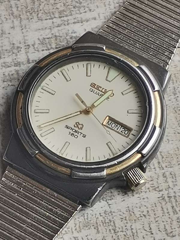 MENS SEIKO SQ3 150M WATER RESIST SPORTS WATCH WITH DAY/DATE FUNCTION IN EXCELLENT WORKING CONDITION