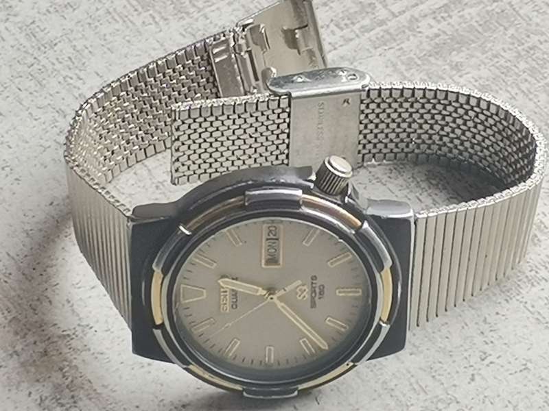 MENS SEIKO SQ3 150M WATER RESIST SPORTS WATCH WITH DAY/DATE FUNCTION IN EXCELLENT WORKING CONDITION