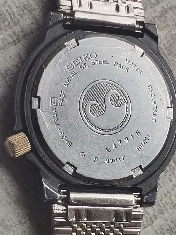MENS SEIKO SQ3 150M WATER RESIST SPORTS WATCH WITH DAY/DATE FUNCTION IN EXCELLENT WORKING CONDITION