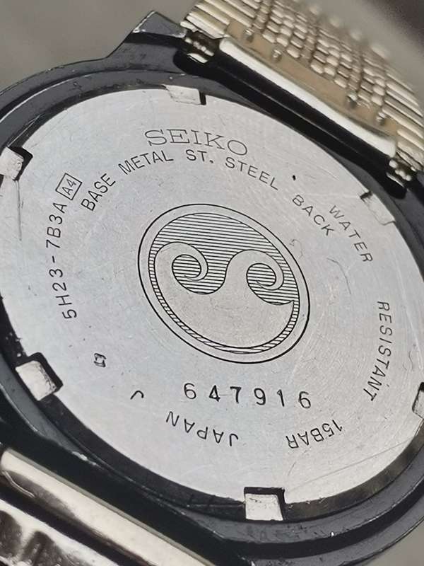 MENS SEIKO SQ3 150M WATER RESIST SPORTS WATCH WITH DAY/DATE FUNCTION IN EXCELLENT WORKING CONDITION