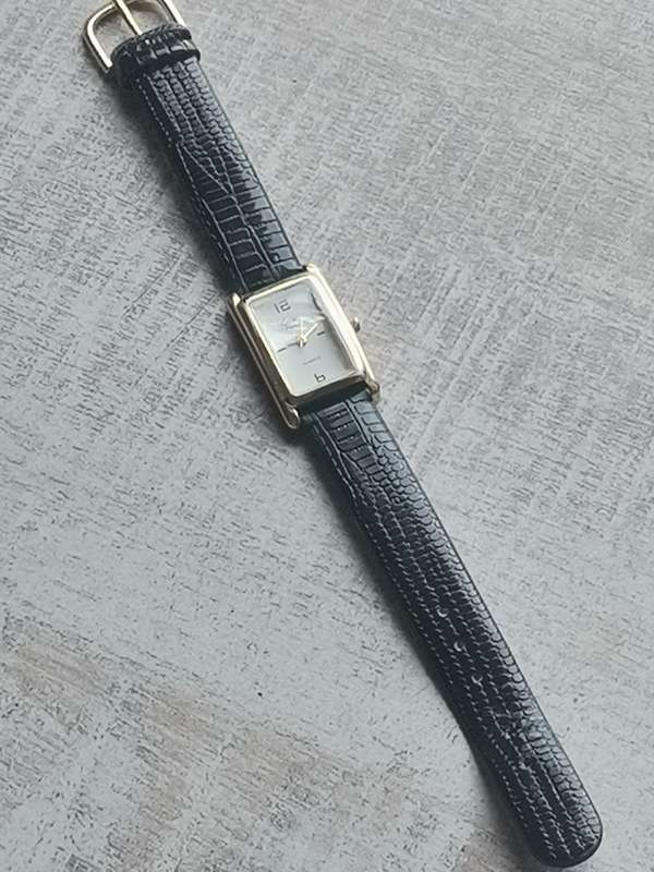 STUNNING LUIGI VICARO LADIES GOLD PLATED WATCH IN EXCELLENT WORKING CONDITION
