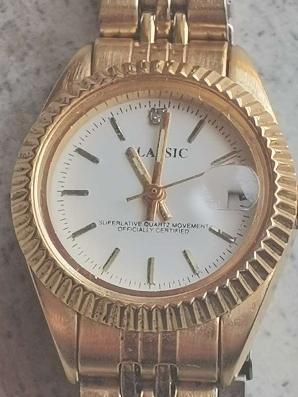 CLASSIC GENUINE DIAMOND GOLD PLATED LADIES WATCH IN EXCELLENT WORKING CONDITION