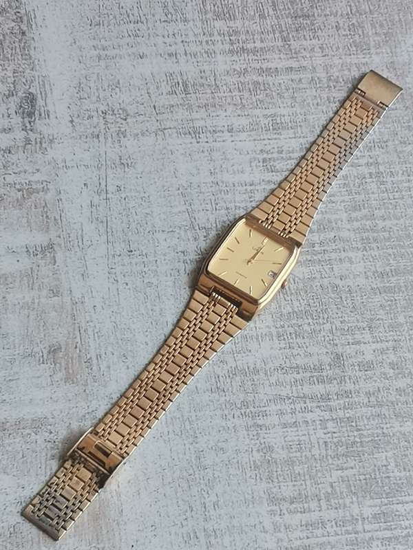 LORUS MENS GOLD PLATED WATCH WITH ORIGINAL BOX IN EXCELLENT CONDITION
