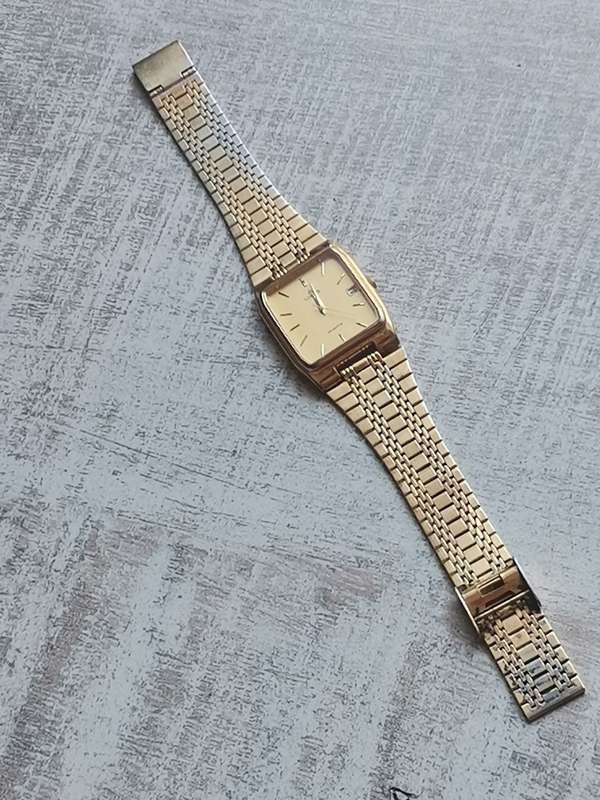LORUS MENS GOLD PLATED WATCH WITH ORIGINAL BOX IN EXCELLENT CONDITION