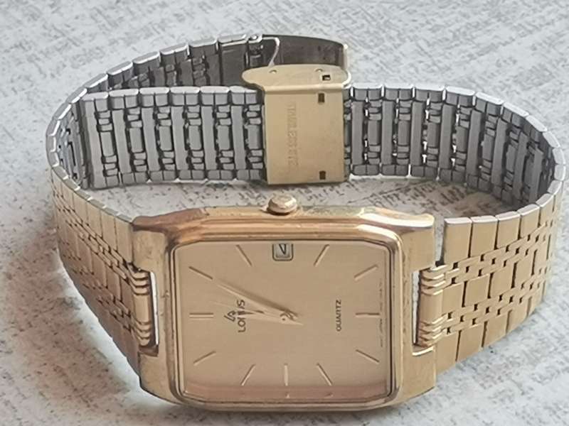 LORUS MENS GOLD PLATED WATCH WITH ORIGINAL BOX IN EXCELLENT CONDITION