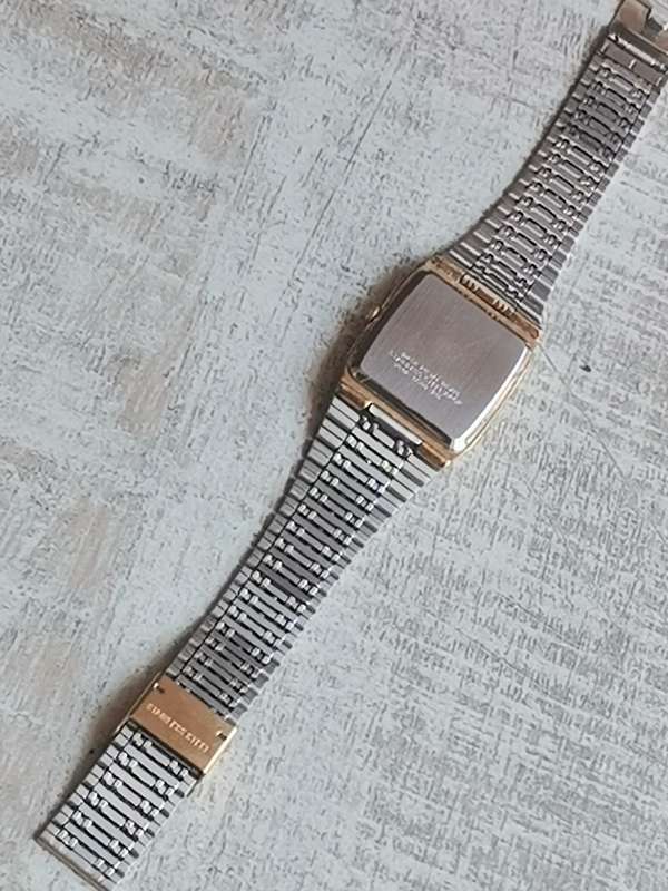 LORUS MENS GOLD PLATED WATCH WITH ORIGINAL BOX IN EXCELLENT CONDITION